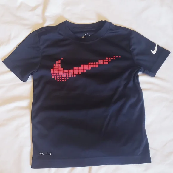 Boys Size 5 Black and Red Nike Dri-fit Outfit - Picture 2 of 7